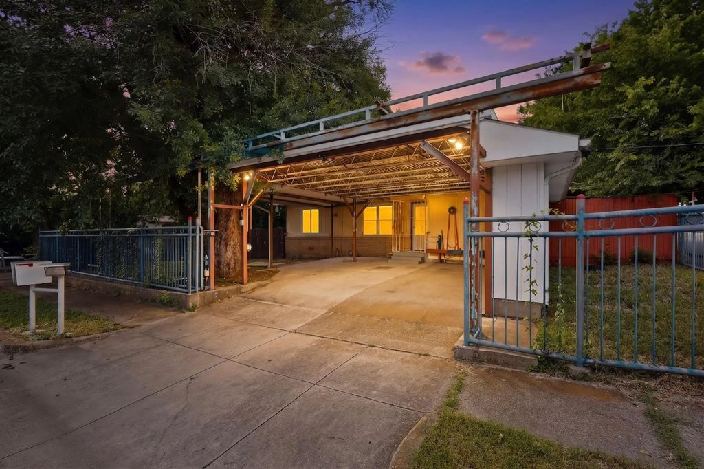 3400 Avenue C, Fort Worth