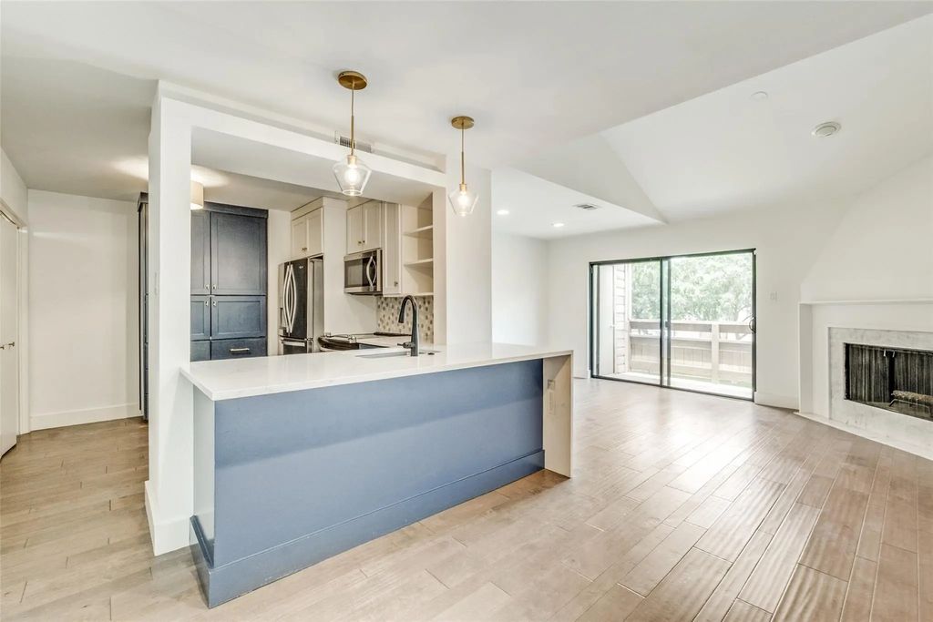 7640 W Greenway Boulevard 8h, Dallas