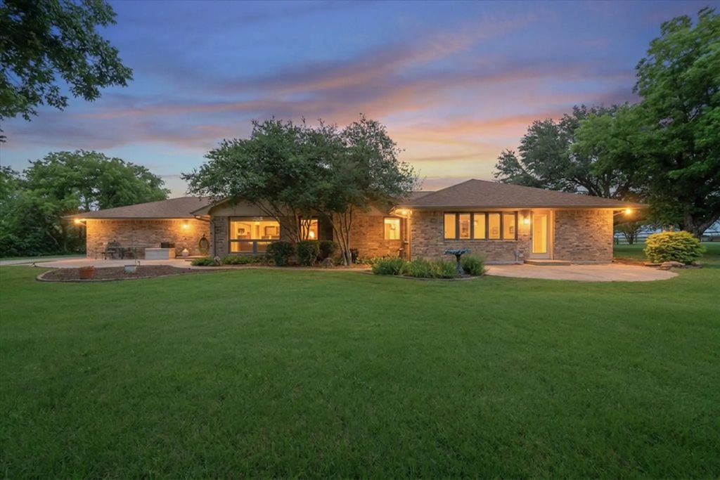 1328 Bear Creek Road, Cedar Hill