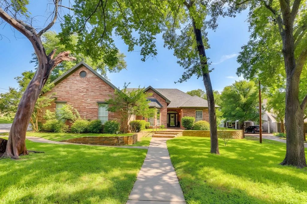 718 W Couts Street, Weatherford