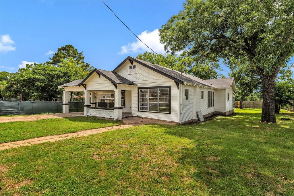 210 S 5th Street, Gatesville