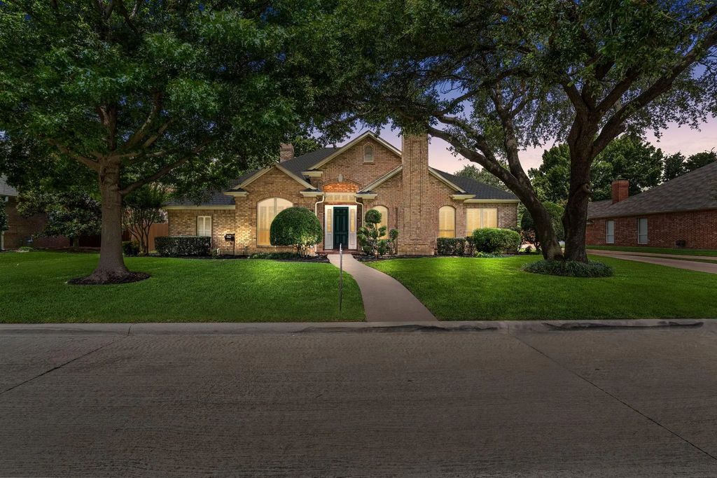 308 Southridge Lakes Parkway, Southlake