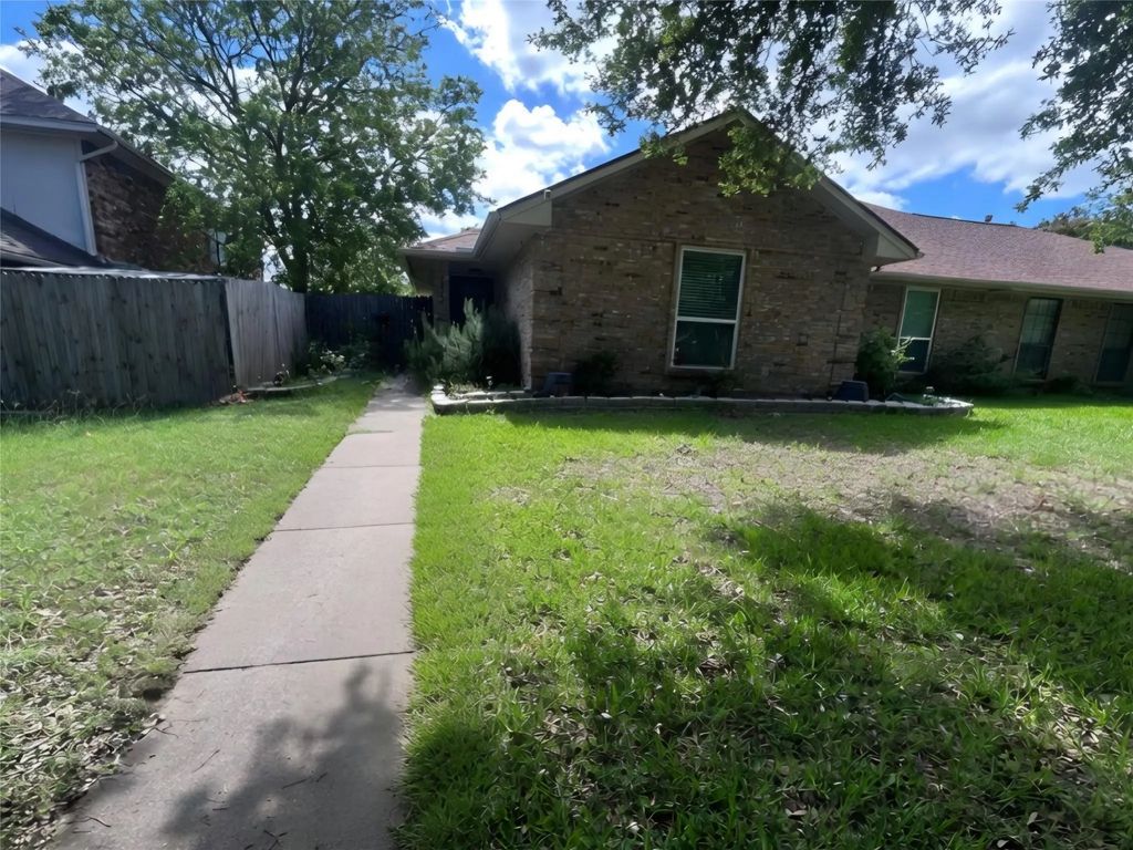 1613 Crescent Lane, Duncanville