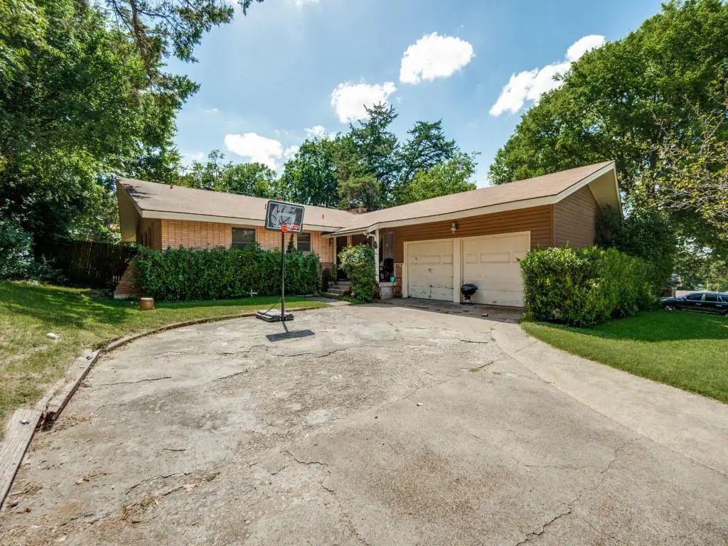 5511 Singing Hills Drive, Dallas