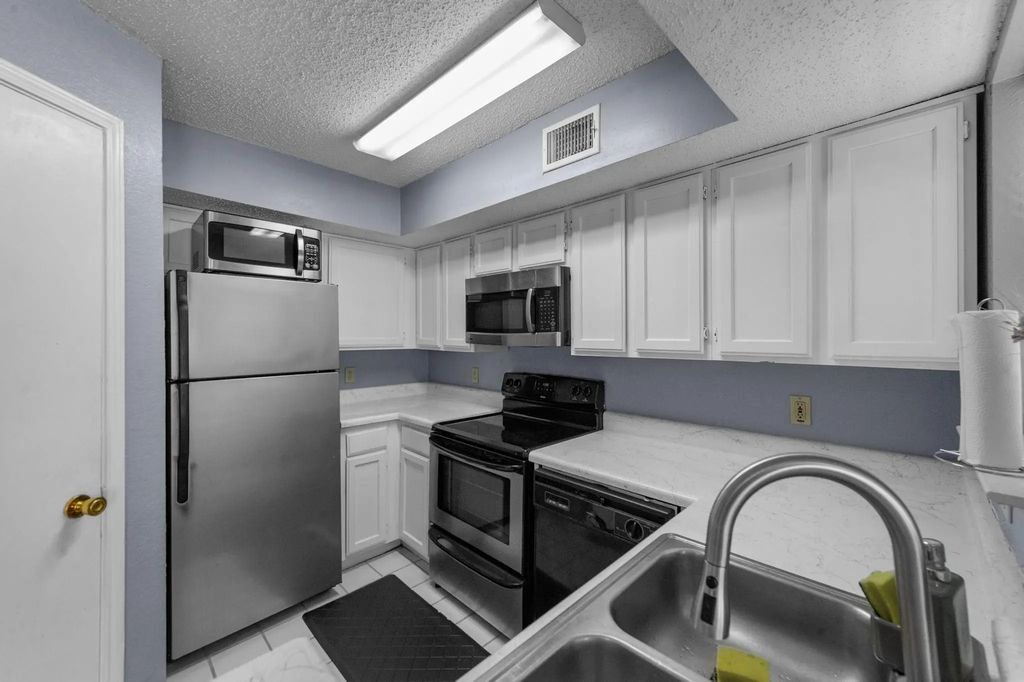 9815 Walnut Street 204, Dallas
