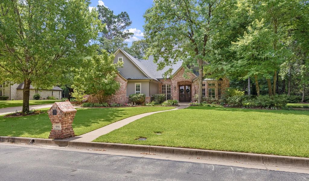 1915 Stonegate Valley Drive, Tyler