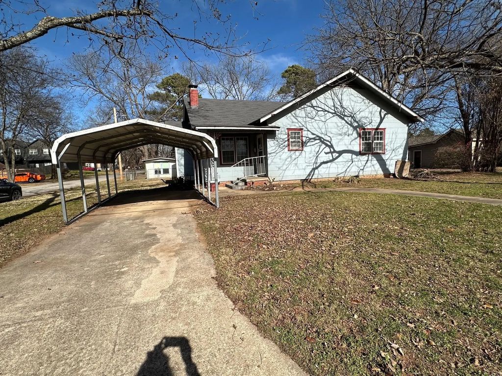 324 W Plum Street, Durant