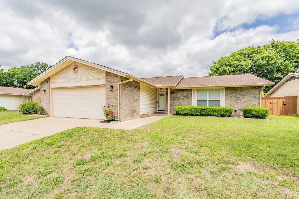 705 Salem Drive, Arlington