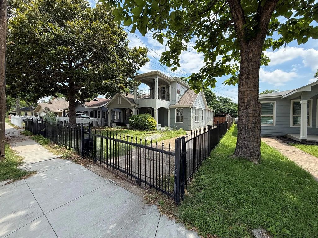 642 N Tyler Street, Dallas