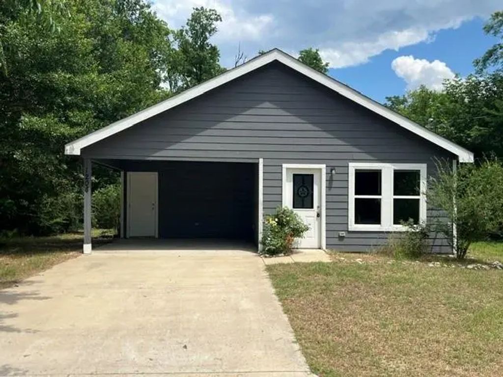 1204 Craddock Street, Commerce