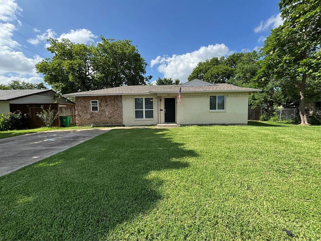 1821 Sandy Lane, Mesquite