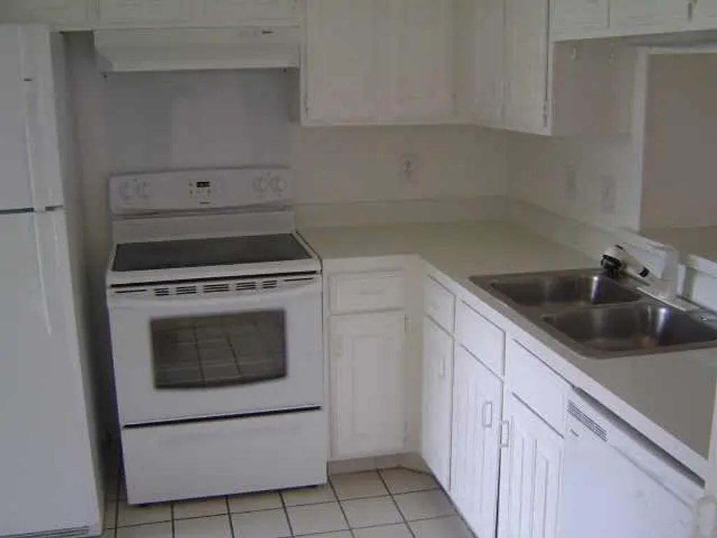 2610 Lakehill Lane 4d, Carrollton