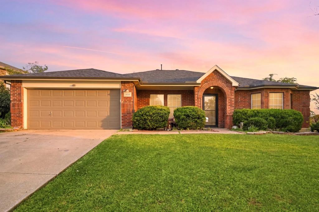 1213 Hampton Drive, Forney