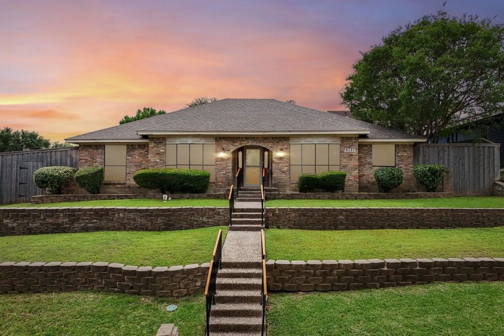 1201 Canadian Circle, Grand Prairie