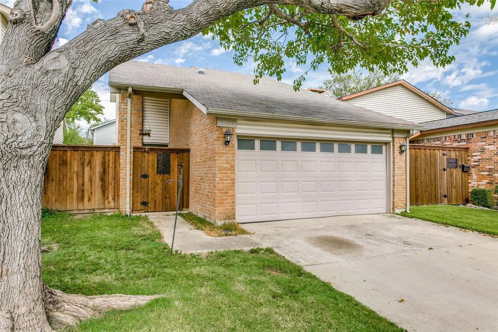 2009 Via Miramonte, Carrollton