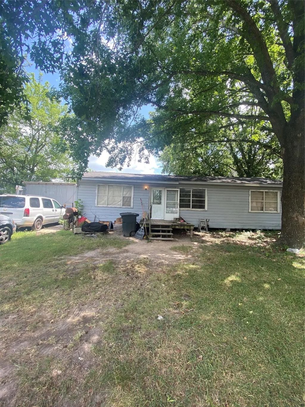 356 E Kansas Street, Van