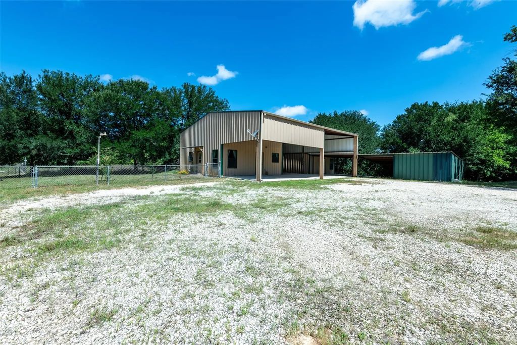 1075 County Road 270, Hico