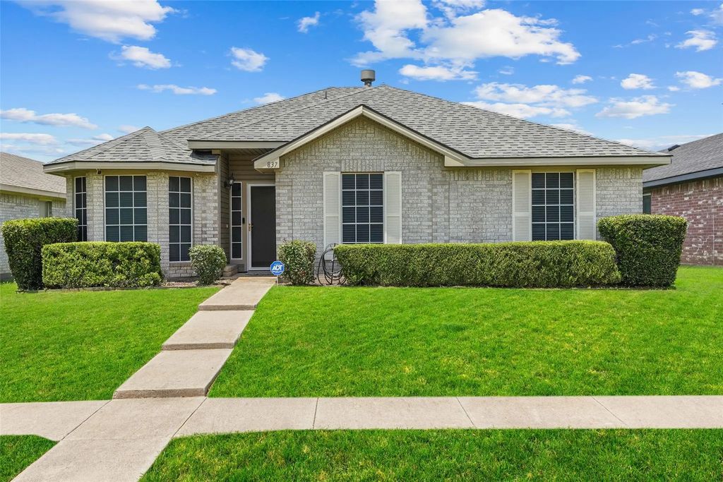 837 Applewood Drive, Cedar Hill