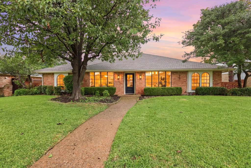 527 Tiffany Trail, Richardson