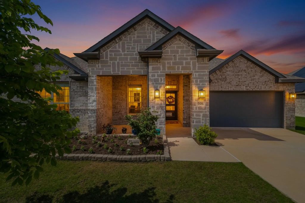 508 Hillcrest Circle, Justin