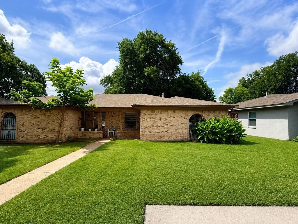 930 Lindy Court, Irving