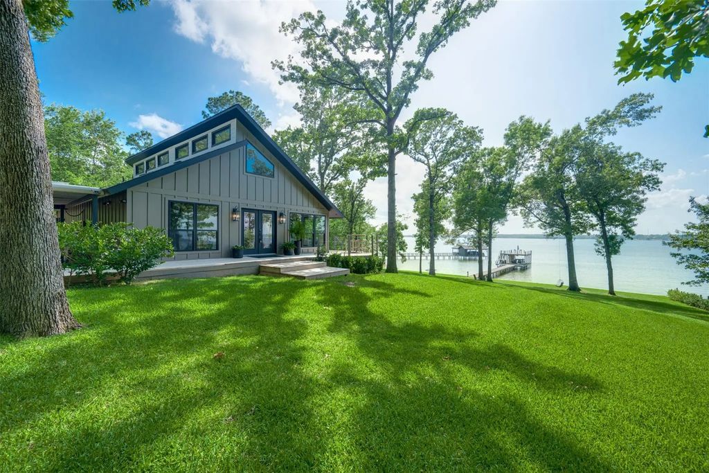 696 County Road 2601 Road, Pittsburg