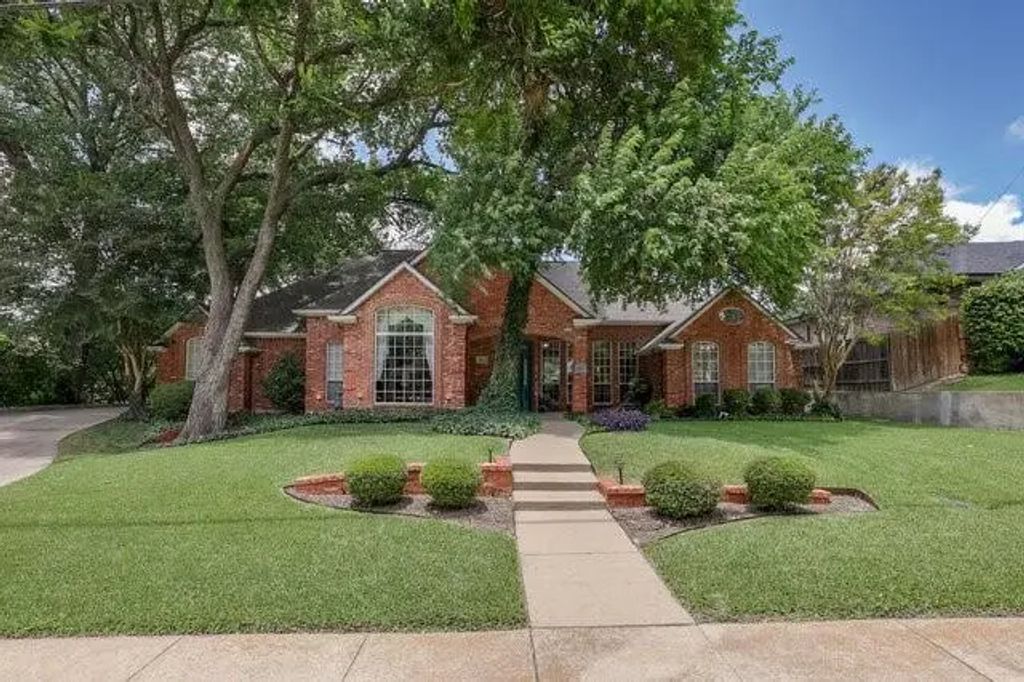917 Longmeadow Lane, DeSoto