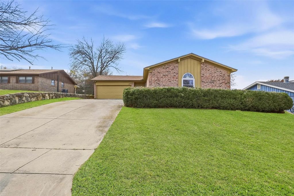 7833 Davenport Avenue, Fort Worth