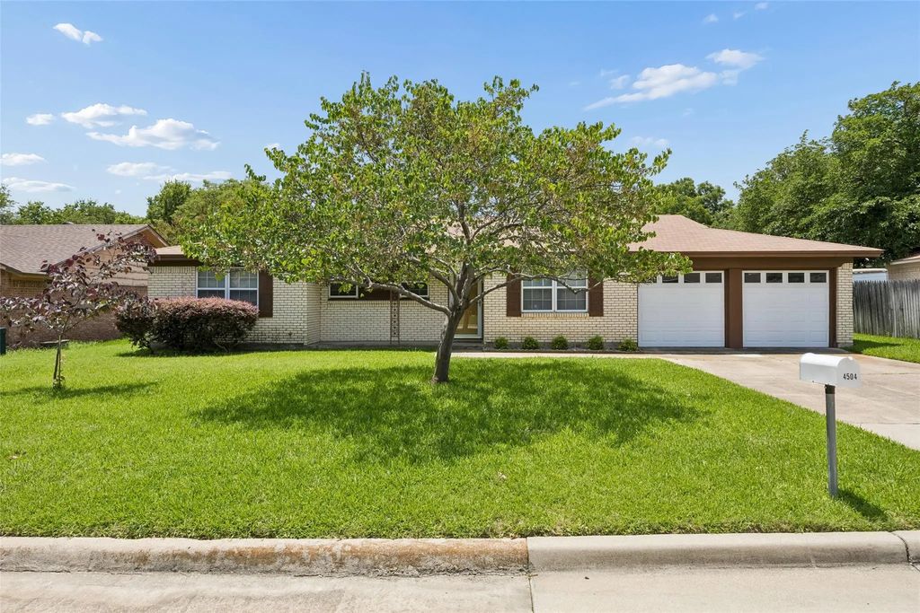 4504 Coffee Road, Haltom City