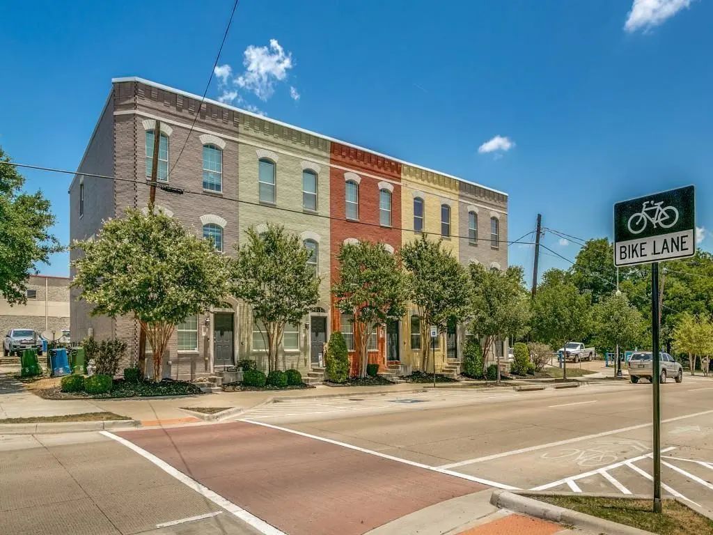 391 E Main Street, Lewisville