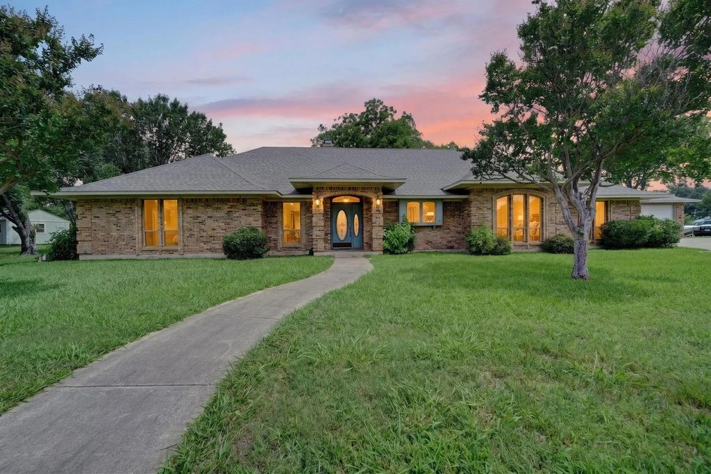 108 Heatherstone Circle, Kaufman