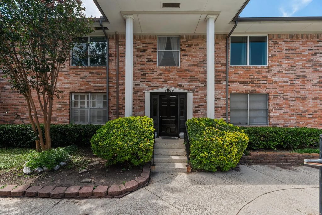 8069 Meadow Road 216, Dallas