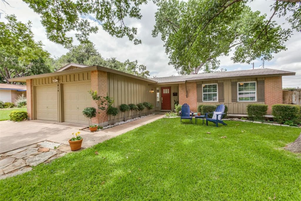 818 Wateka Way, Richardson