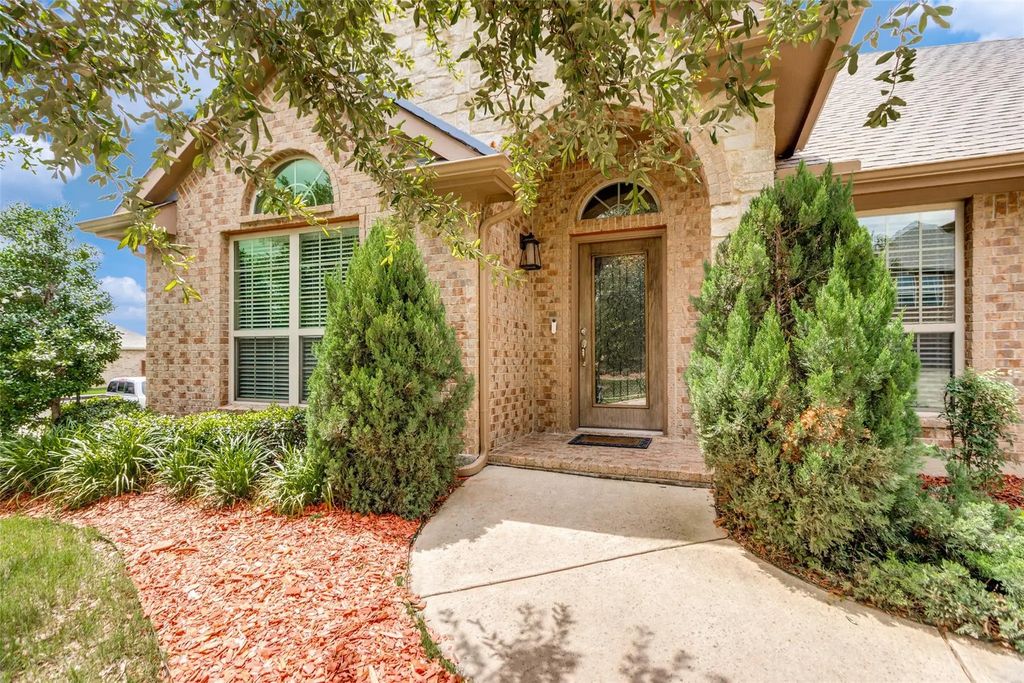 27 Oakridge Lane, Edgecliff Village