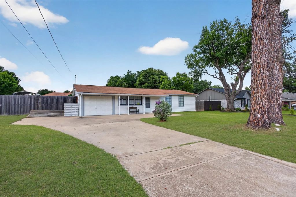 7701 Buck Street, North Richland Hills