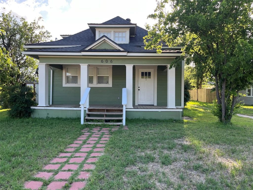 606 S Pecos Street, Coleman
