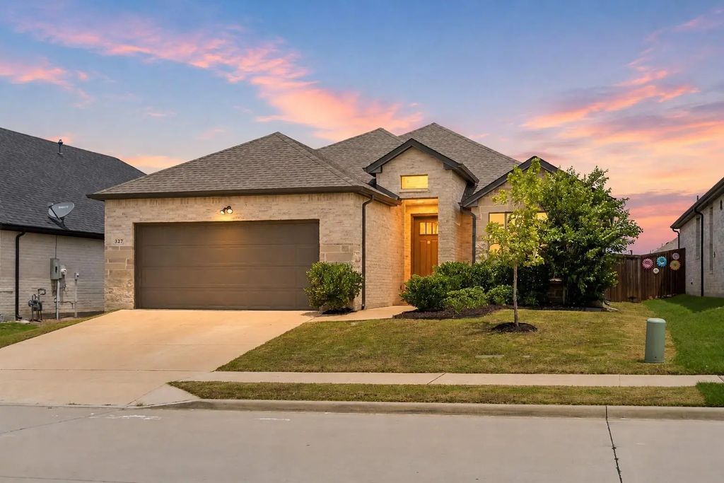 327 Brookview Drive, Lavon