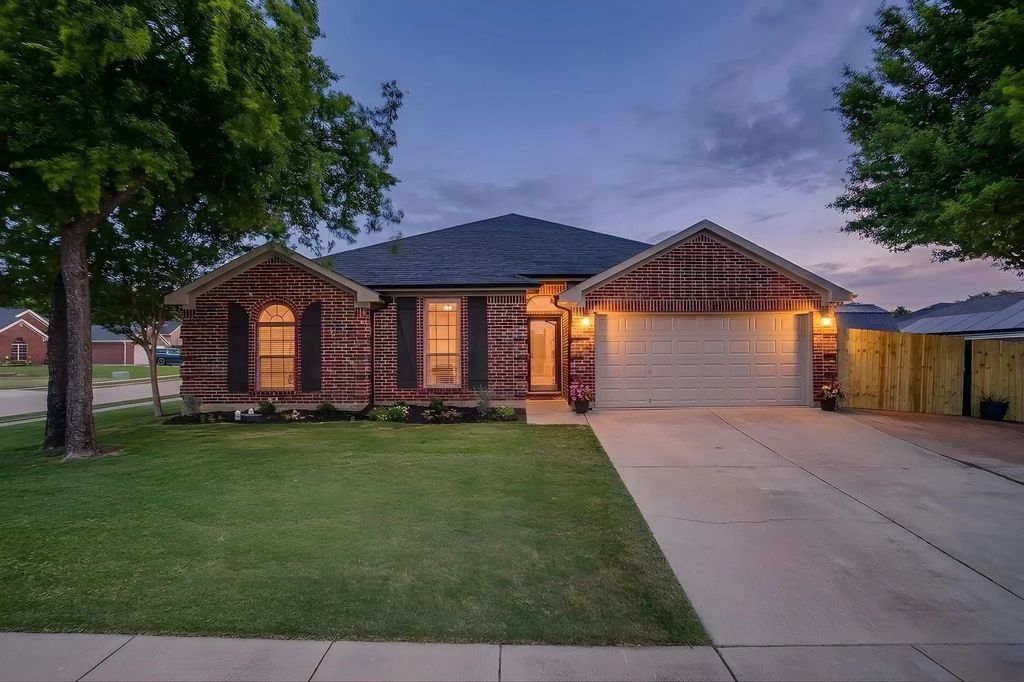 620 Marybeth Drive, Burleson