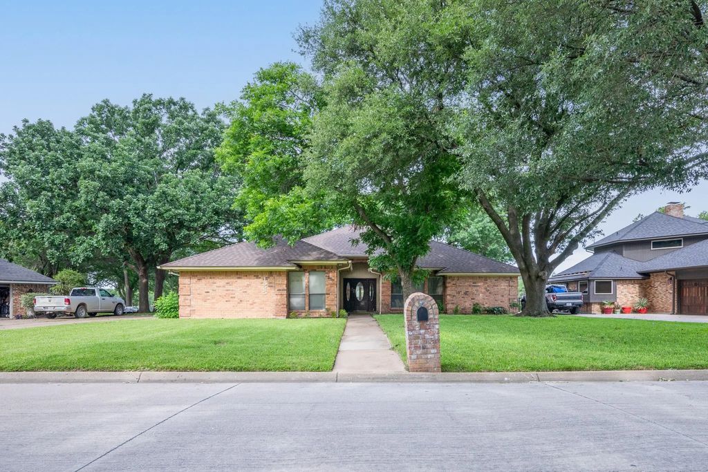 1525 Inverness Road, Mansfield