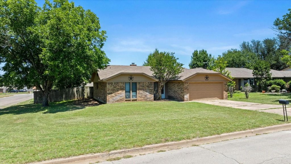 323 Moonlight Trail, Stephenville