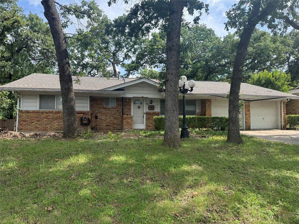 617 Forest Lane, Hurst