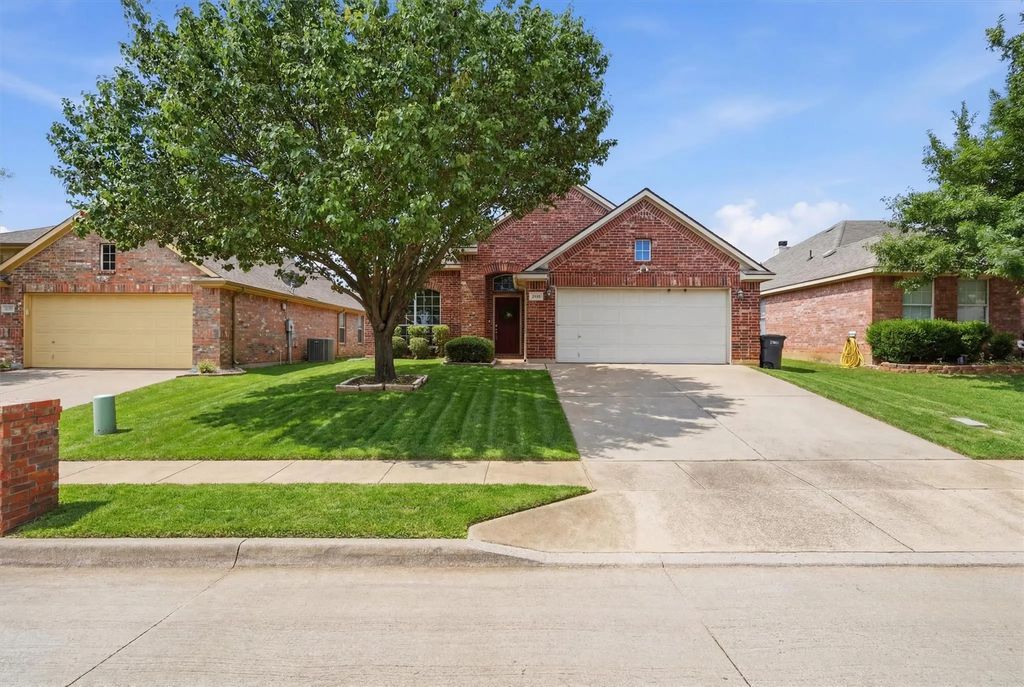 1216 Brownford Drive, Fort Worth