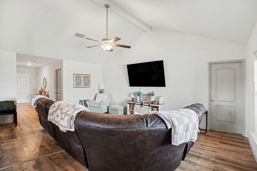106 Patton Lane, Venus