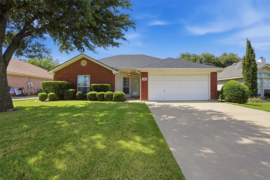 316 Preston Drive, Cleburne