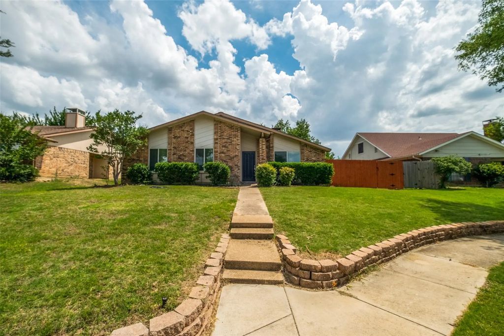 1002 Bellflower Court, Carrollton