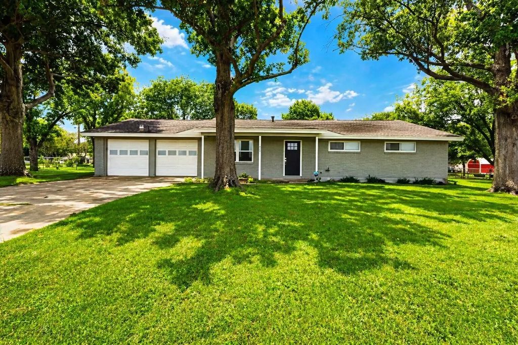 504 Pecan Street, Crowley