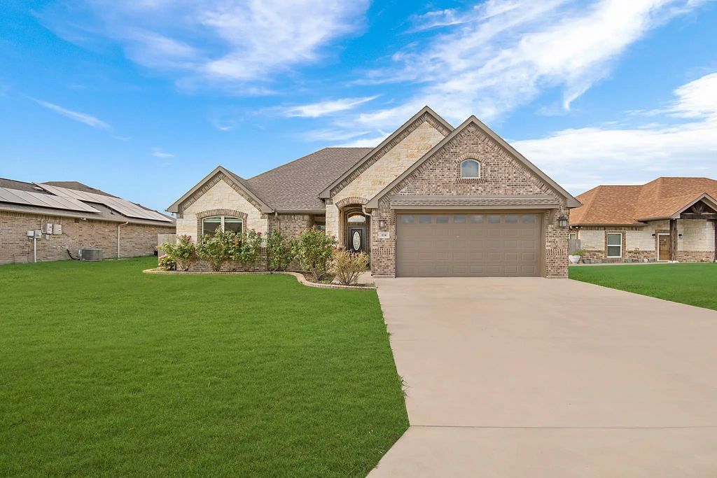114 Oak Springs Loop, Mabank