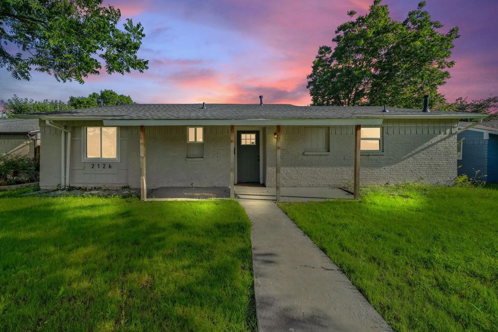 2126 Travis Drive, Carrollton