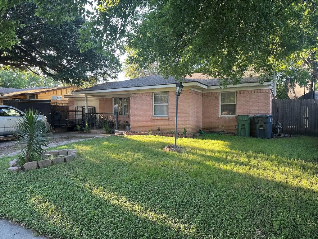 2133 Greenway Street, Arlington