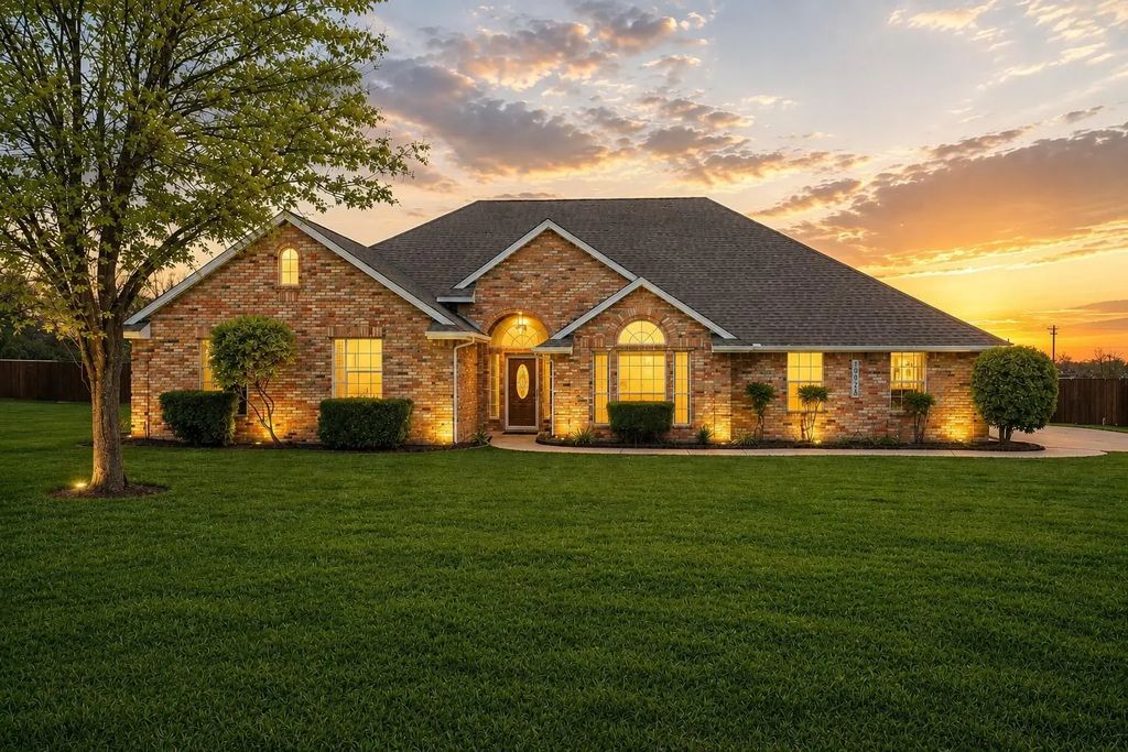 10123 W Clover Lane, Forney